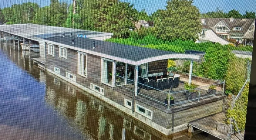 Watervilla De Otter - inclusief electrische sloep en sups - Image 1