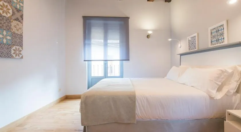 Aldaba Apartamentos - Image 1