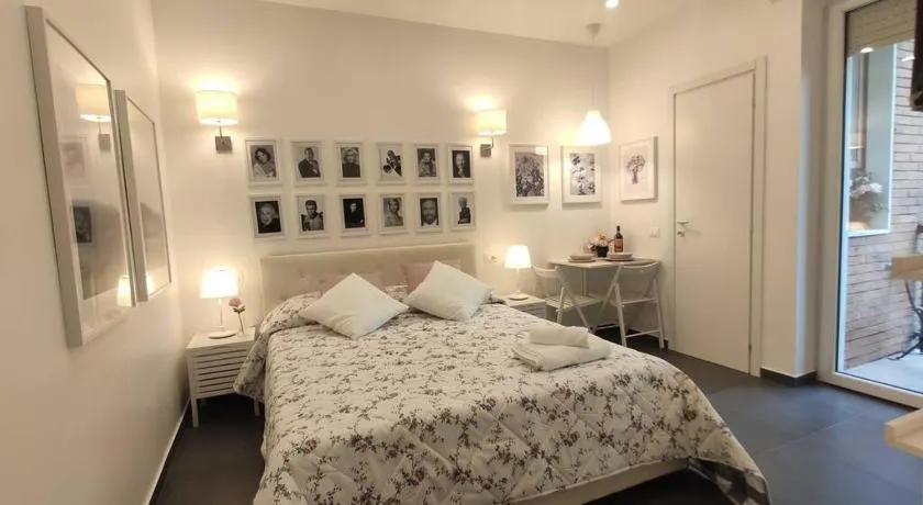 Luxury House Love - Image 1