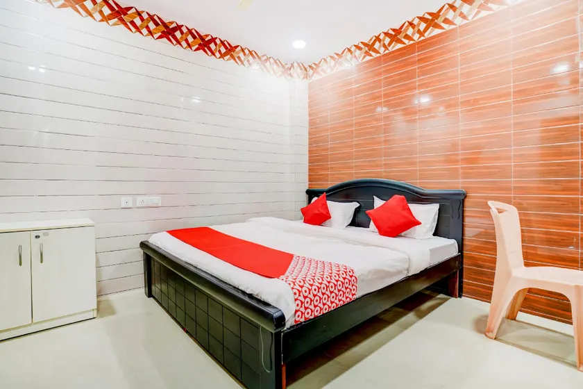 Hotel O Aroma Classic Near Nampally Main Railway station - Image 1
