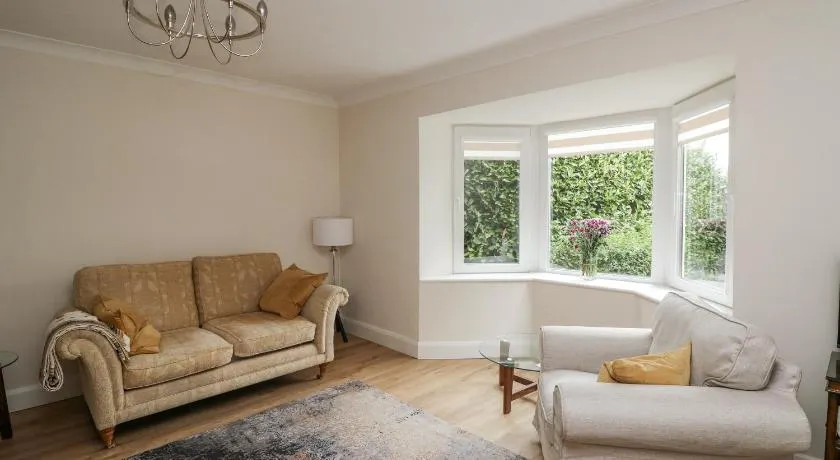 7 Belfort Court - Image 1