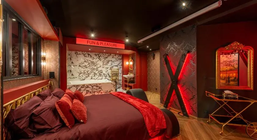 Suite Cabaret - Love room spa & cinéma privatifs - Image 1
