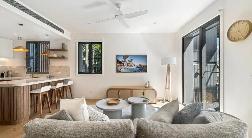 Luxury Retreat New Villa 17, Hastings St - Image 1