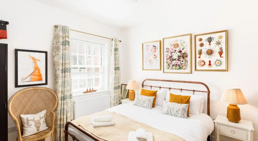 2 Boutique apartments up to 3 parking spaces - Image 1