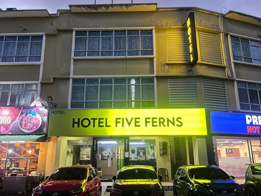 Hotel Five Ferns Bangi - Image 1