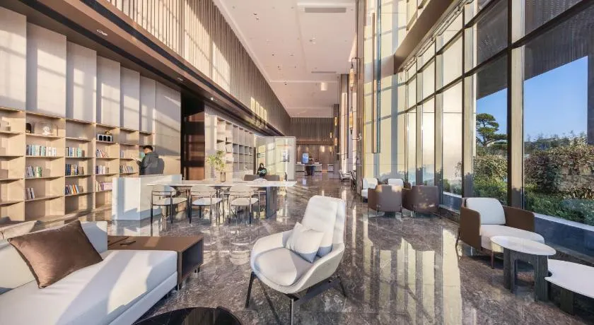 Atour Hotel Nanchang Xiaolan Yingbin Middle Avenue - Image 1