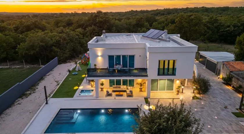 Villa Stay & Play - Image 1