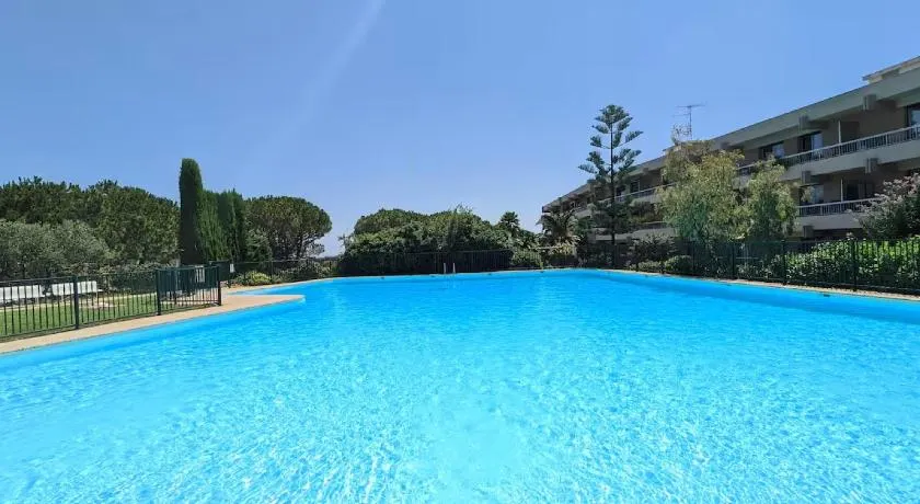 Studio piscine climatisation tennis - Image 1
