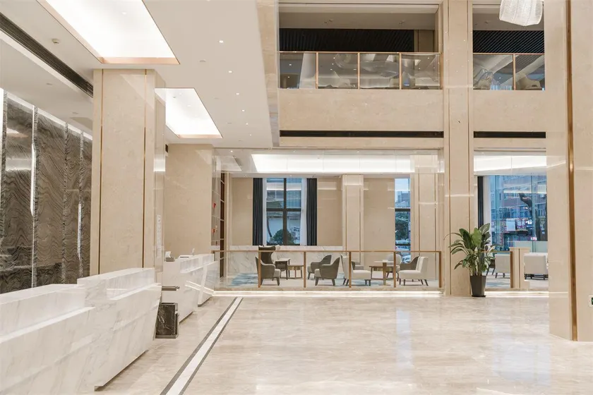 GATEWAY HOTEL - Image 1