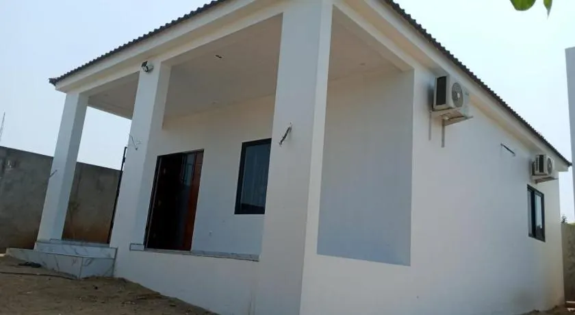 Little White House - Image 1