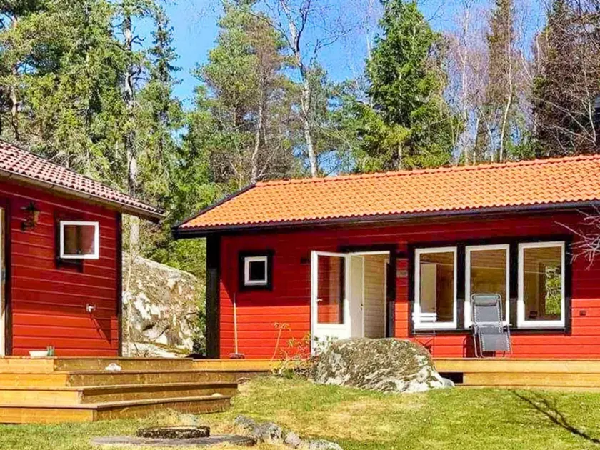 Charming Island House with Guest Cabin - Image 1