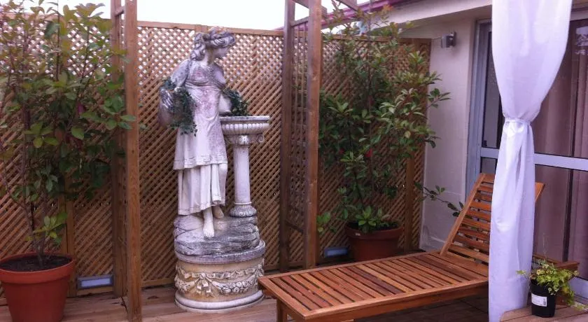 Apartment Garden Music - Image 1