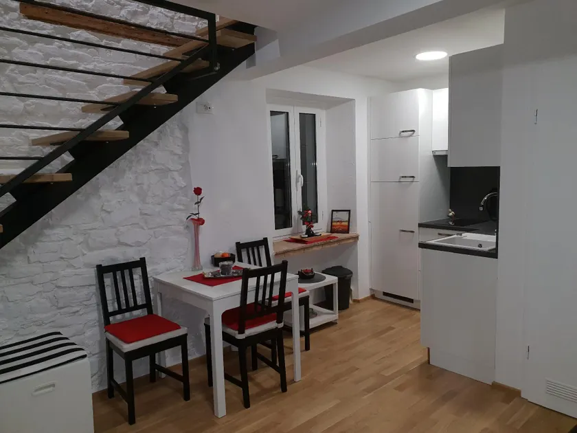 Stone wall apartments Izola *** - Image 1