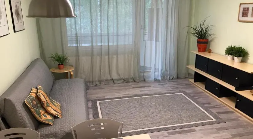 Spacious 1bdrm apartment near metro. Free parking - Image 1