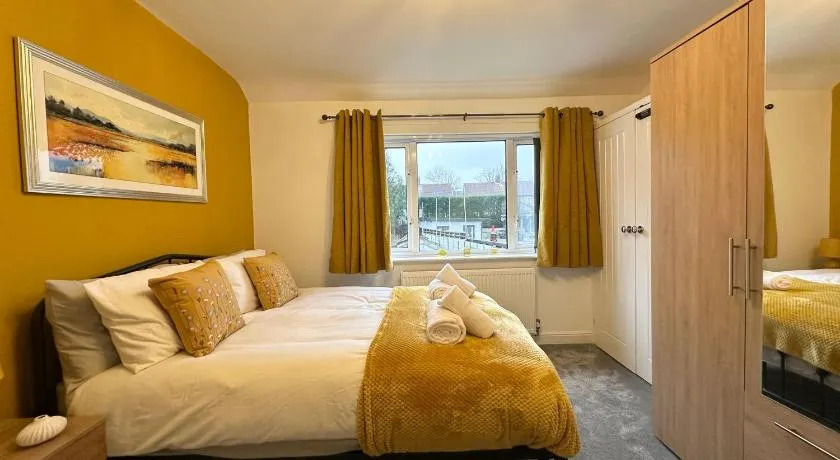 Halton House Runcorn By Smart Corporate Stays - Image 1
