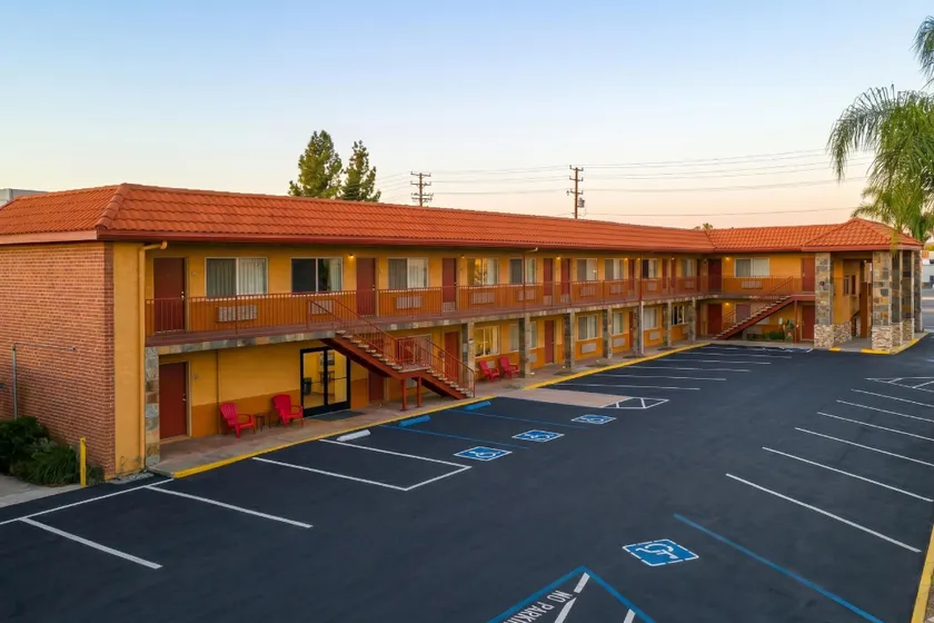 Om Park Inn and Suites El Cajon near San Diego - Image 1