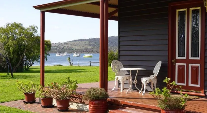 Waterfront Casilda House - 3 Bedrooms with Ensuites - Image 1