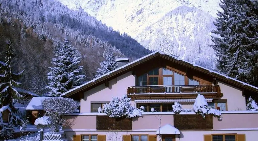 White Summit Appartement - Image 1