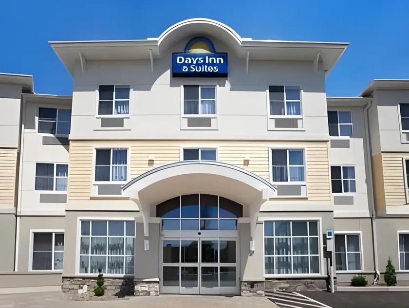 Sleep Inn & Suites Altoona North - Image 1