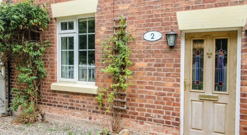 2 Aqueduct Cottages - Image 1