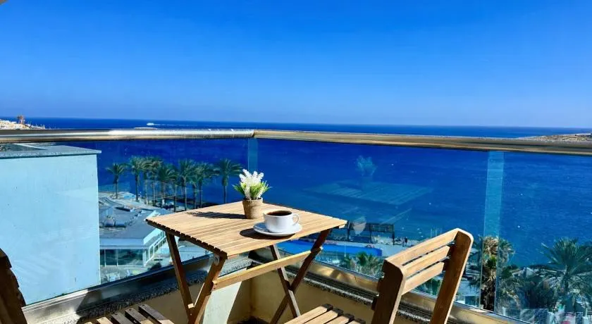 Blue Horizon Qawra - Sunrise & Jacuzzi - Image 1
