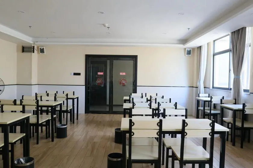 Yizhi Hotel (Yichun Mingyue Mountain Airport Branch) - Image 1