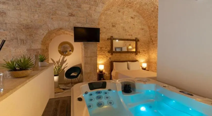 B&B Puglia - Mi Casa Luxury Suite - Room with Hydromassage Pool - Image 1