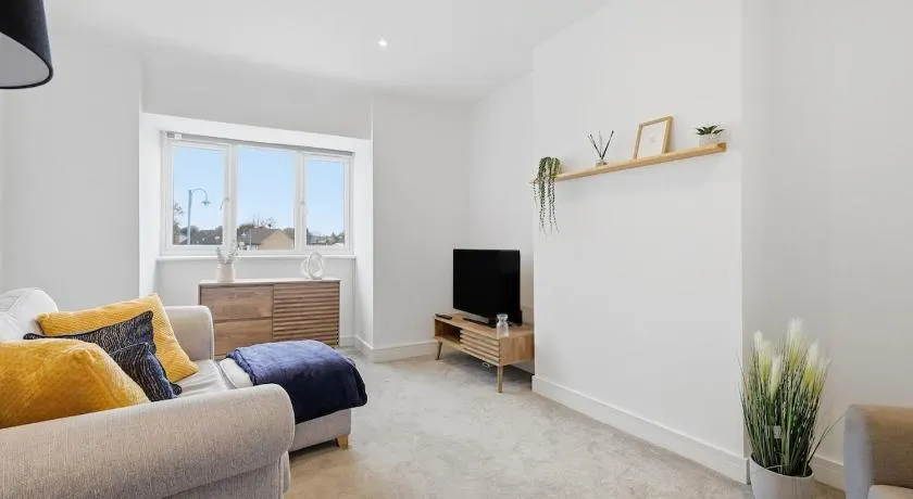 Central Apartment - 16 Mins to London - Image 1
