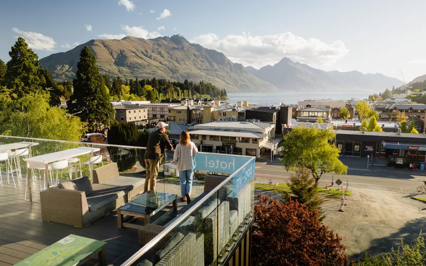 mi-pad Queenstown - Image 1