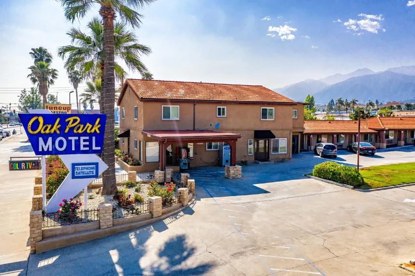Oak Park Motel - Image 1