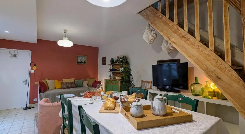 Maison d'hôtes avec piscine et spa près du Puy-en-Velay - Image 1
