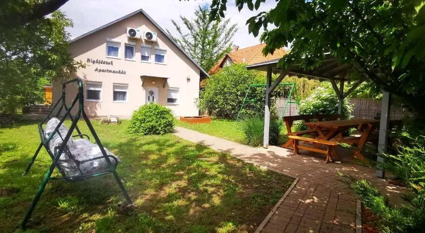 Rigófészek Apartmanház - Image 1