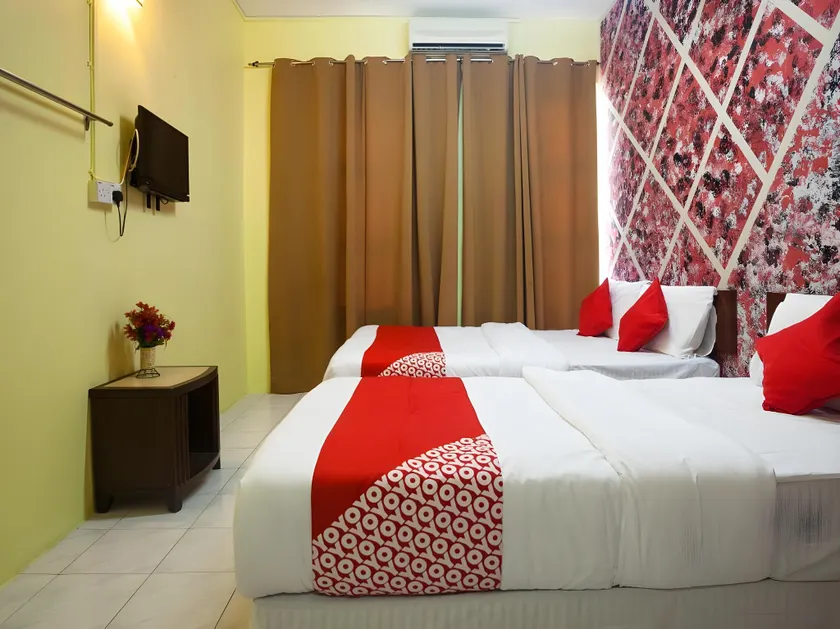 OYO 796 JR Hotel - Image 1