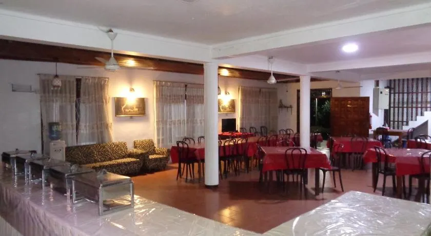 Saranga Holiday Inn - Image 1