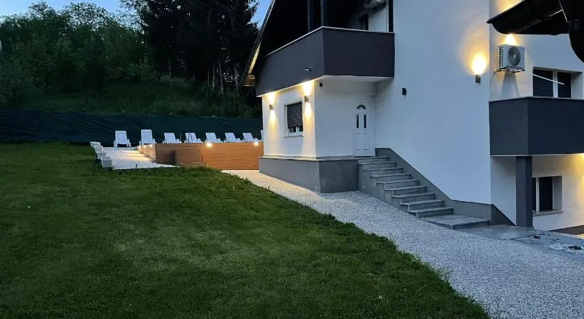 Vila s bazenom deluxe - GTI - Image 1