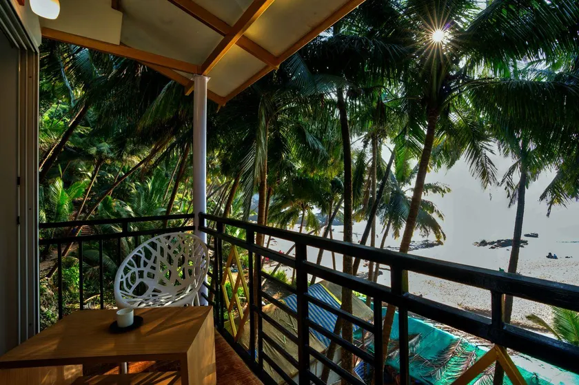 Beachfront Cliffside Nature Stay, Kakolem - Image 1
