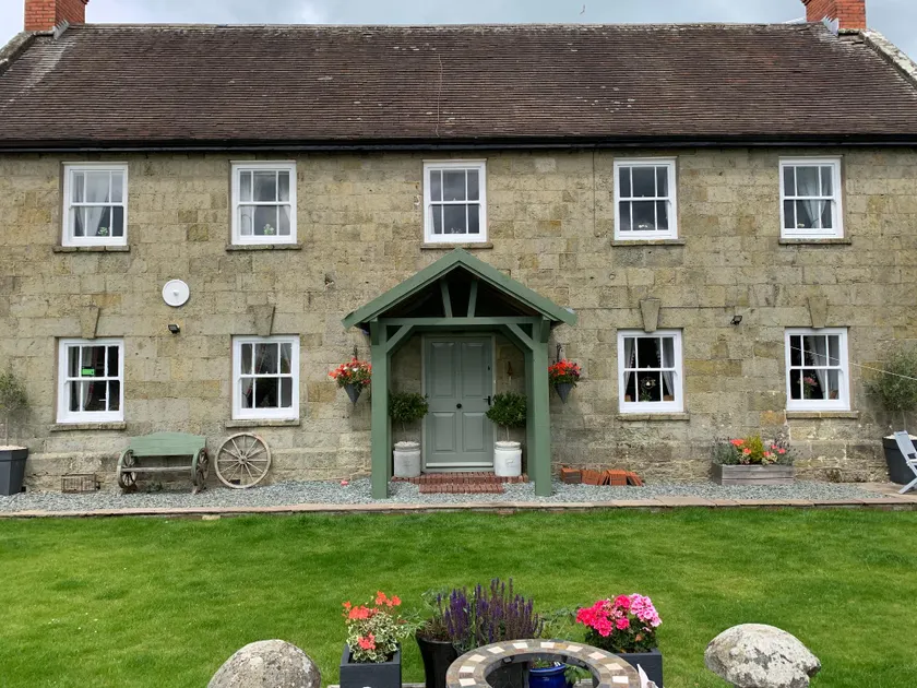 Lodbourne Farmhouse B&B - Image 1