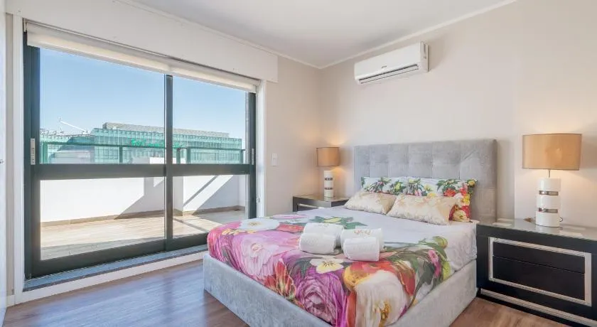 Cozy 2BR Central Terrace with AC Parking Metro - Image 1