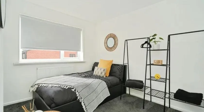 Cosy 2 Bed House in Bury with Free Parking by Kammili Properties - Image 1