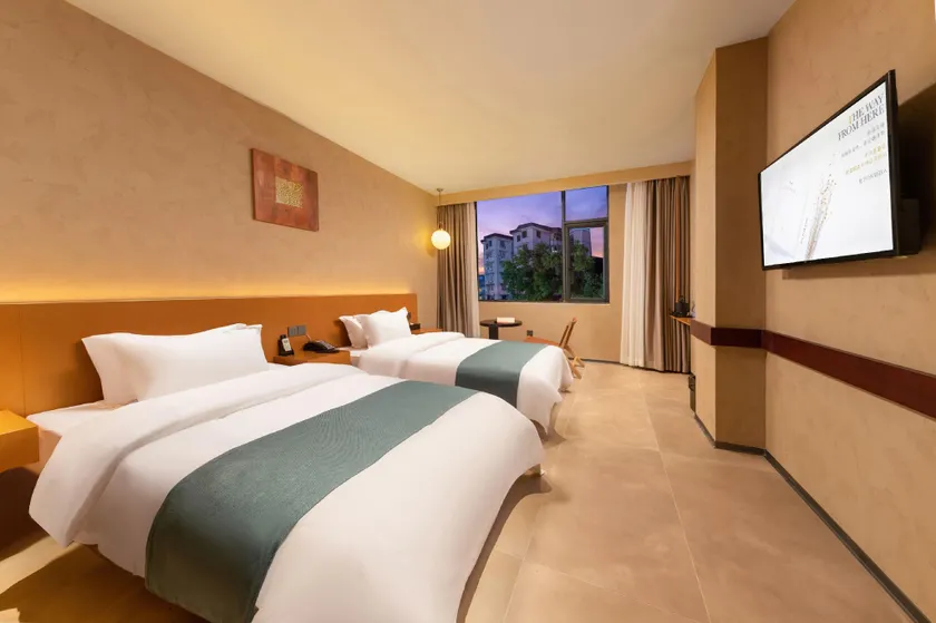 Emerald International Shijian Hotel (Gangding Metro Station Branch, Tianhe District, Guangzhou) - Image 1