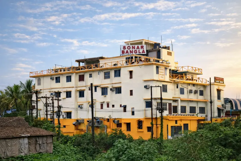 Sonar Bangla's Motel Midway - Image 1