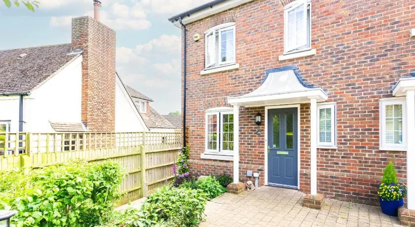 Riverside Stays, Modern House Stays, Shefford, Bedfordshire - Image 1