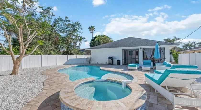 Close to Vanderbilt Beach home! - Image 1