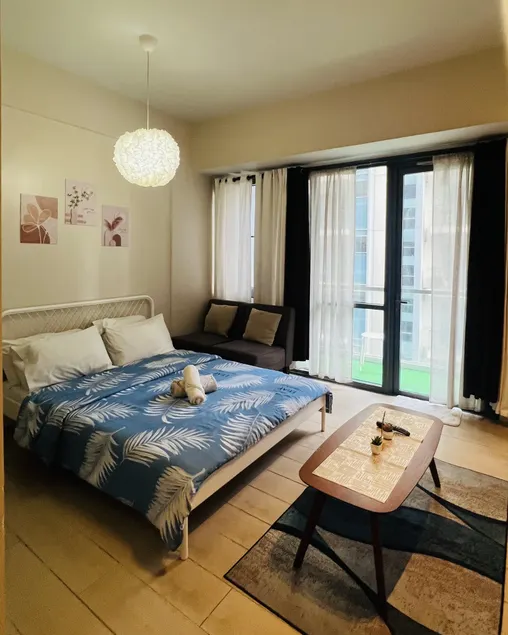 Henry's Newport Condotel - Image 1