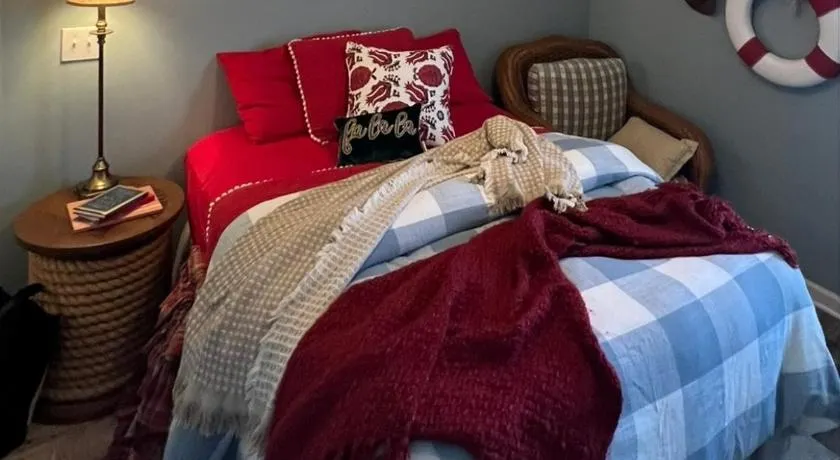 Cozy Rustic Charming Room - Image 1