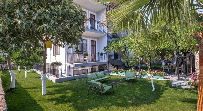 Sayan Apart Hotel - Image 1