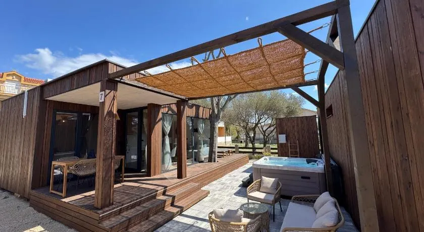 Exclusive Wellness House with Jacuzzi and Sauna, 10 Gardens - Image 1
