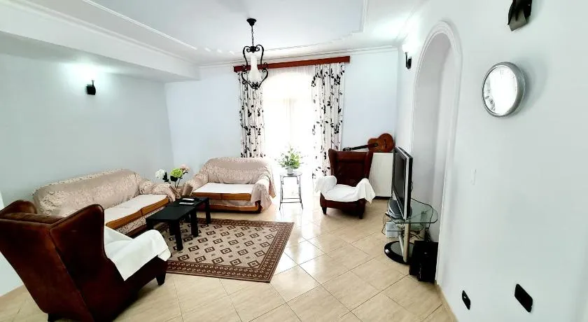 Luckyshine hostel - Image 1