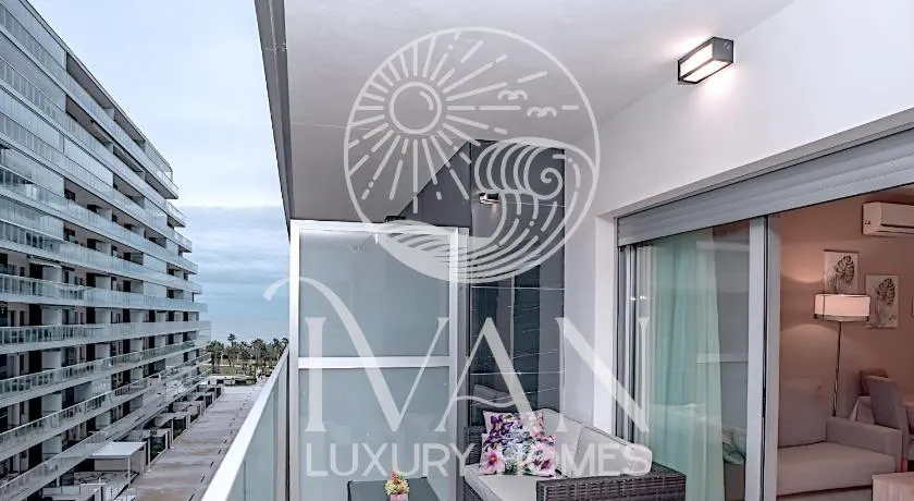 Casa Esperanza Ivan Luxury Homes 4ªPlta Norte 1ªLinea - Image 1