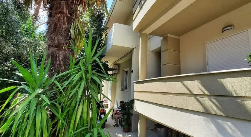 Stella Apartments - Image 1